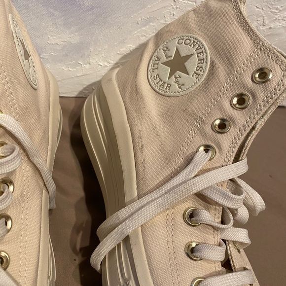 Off white/cream converse move with gold accents - Picture 2 of 8